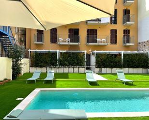 Swimming pool of Apartment to rent in  Barcelona Capital  with Air Conditioner, Heating and Private garden