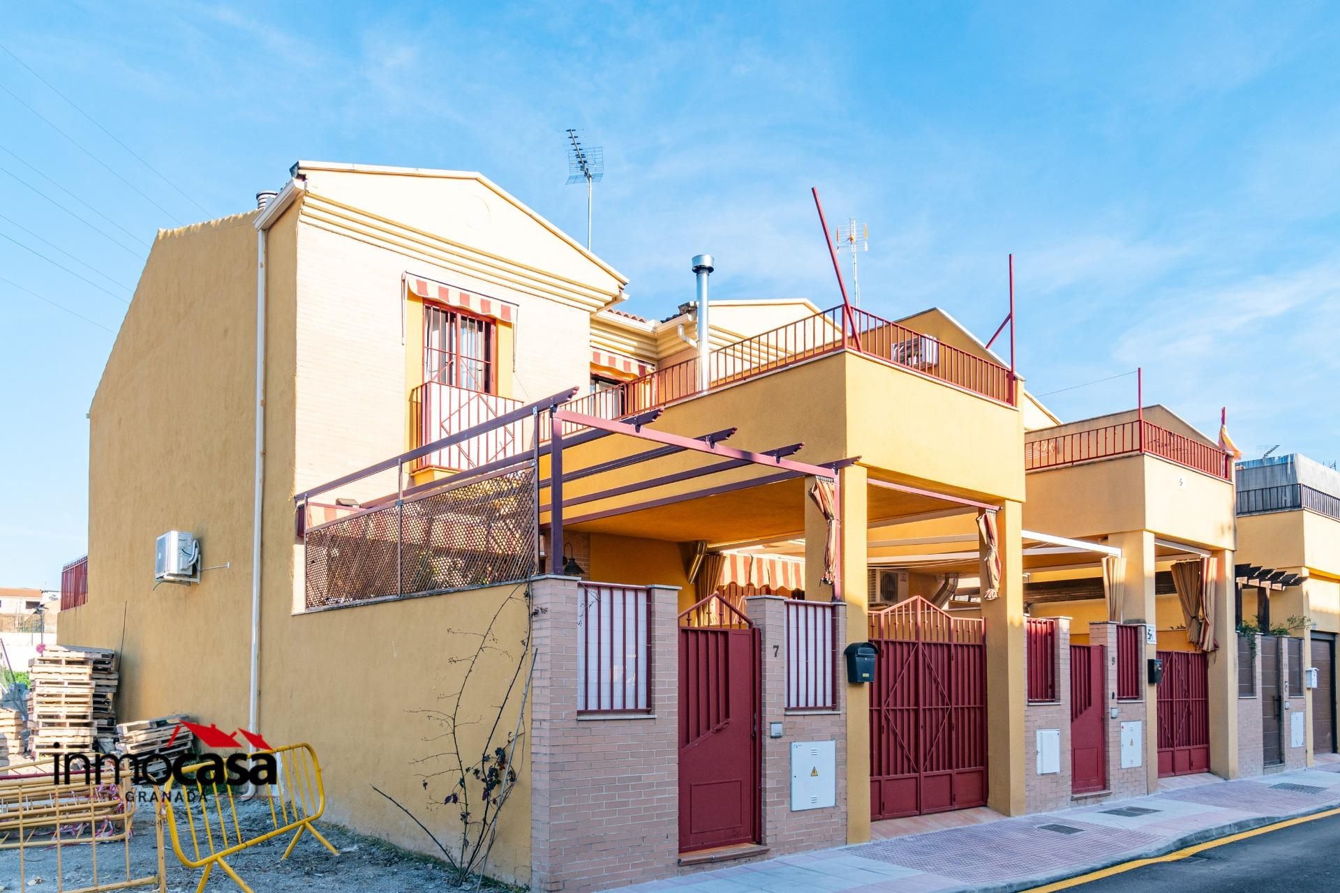 Vista exterior de Casa adosada en venda en Pulianas amb Aire condicionat, Calefacció i Terrassa