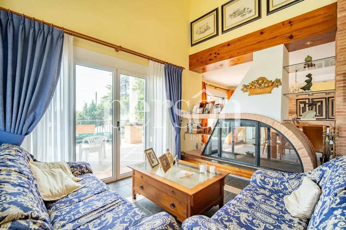 Sala d'estar de Casa o xalet en venda en Alzira amb Jardí privat, Terrassa i Piscina