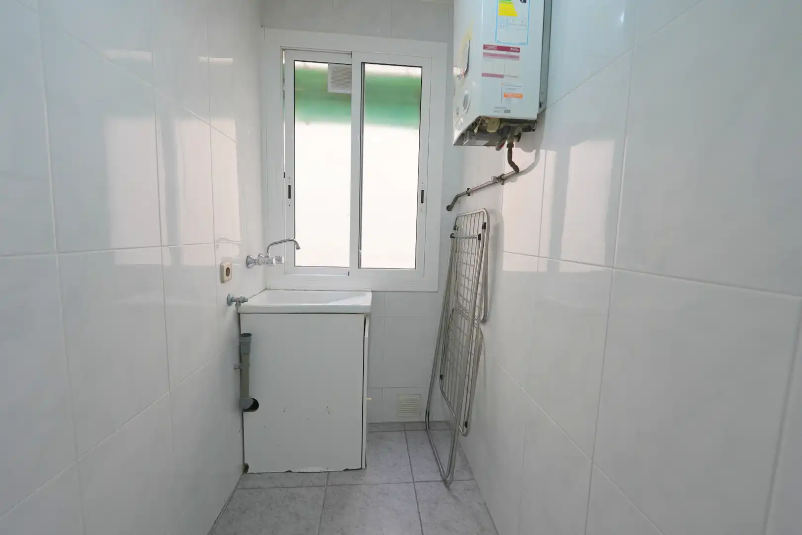 Badezimmer von Wohnung zum Verkauf in Barcelona mit Ofen