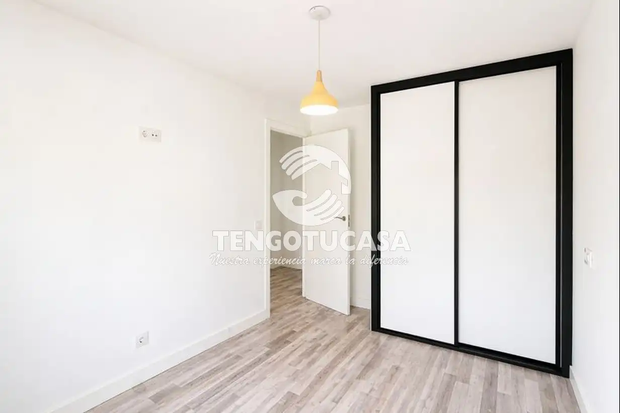 Bedroom of Flat for rent in Madrid  with Air Conditioner, Heating and Furnished