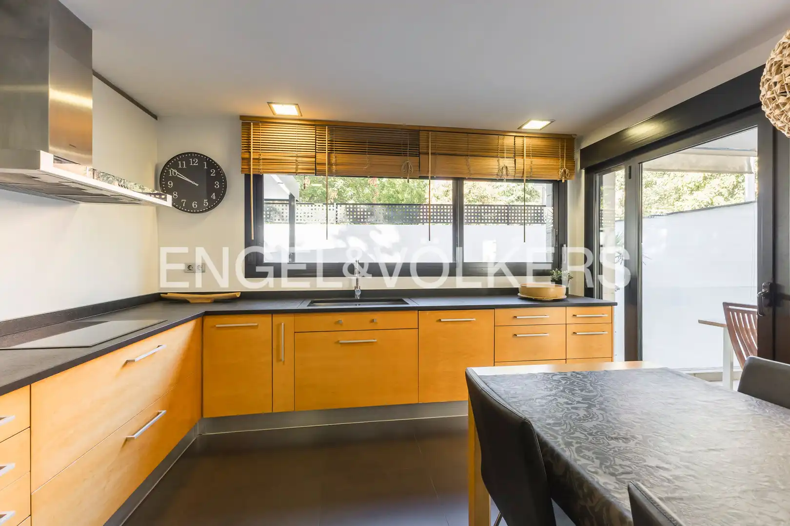 Cocina de Casa o chalet en venta en Madrid con Aire acondicionado, Calefacción y Jardín privado