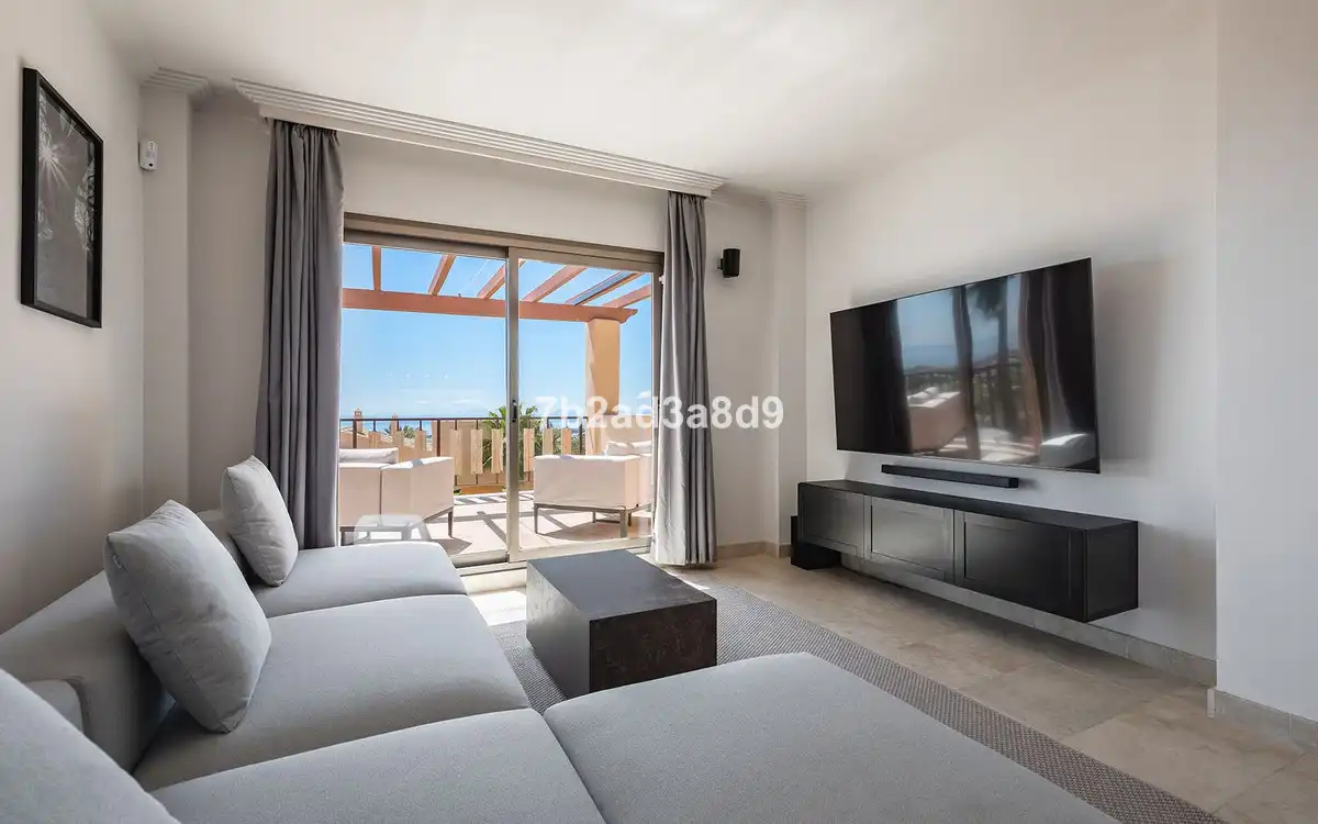 Sala d'estar de Àtic en venda en Estepona amb Aire condicionat, Terrassa i Moblat