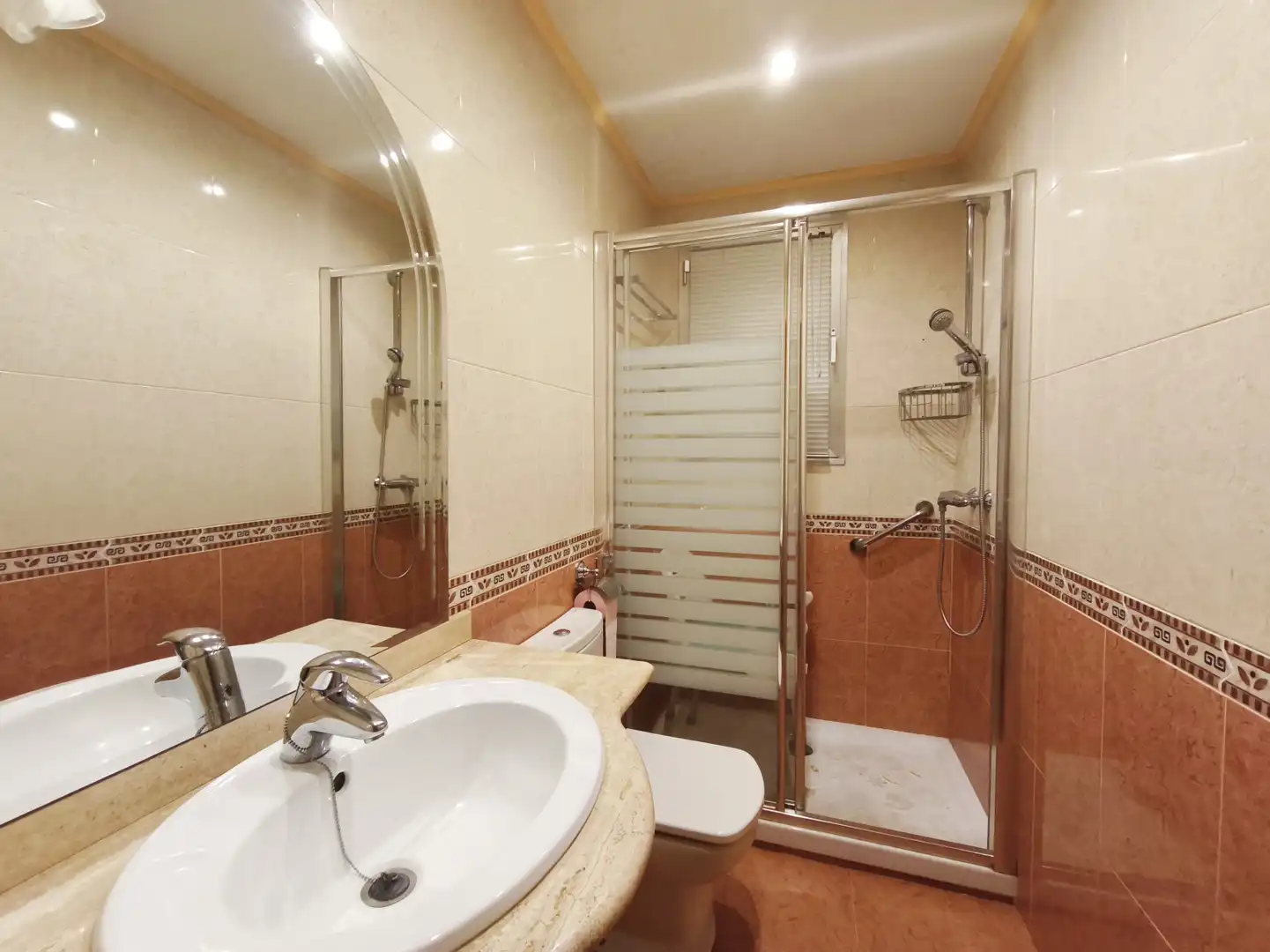 Badezimmer von Wohnung zum Verkauf in  Logroño mit Heizung und Parkett