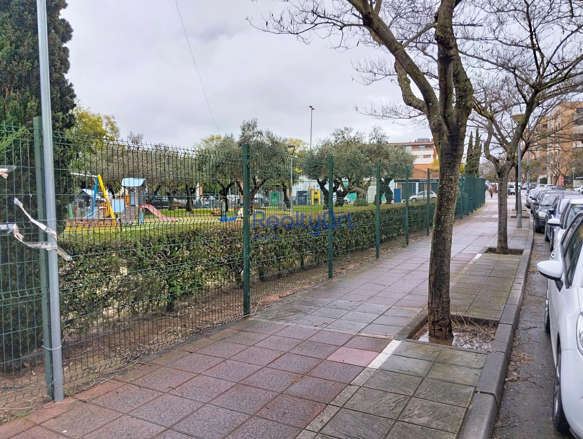 Vista exterior de Piso en venta en Mairena del Aljarafe con Aire acondicionado, Calefacción y Jardín privado