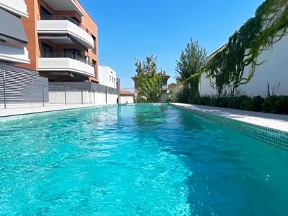 Piscina de Planta baixa en venda en Cerdanyola del Vallès amb Aire condicionat, Calefacció i Jardí privat