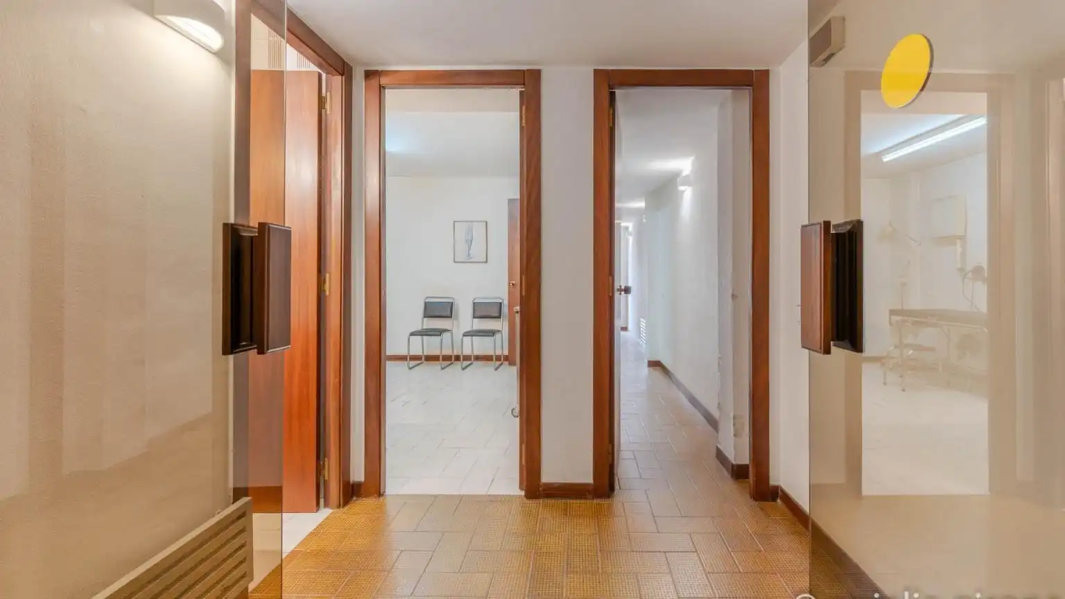 Office for sale in Girona  with Air Conditioner and Heating