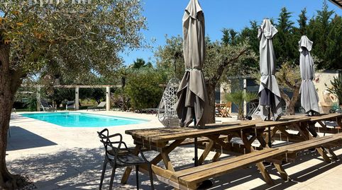 Elegante propiedad contemporánea en venta con piscina en el corazón del campo del Empordà, Costa Brava.