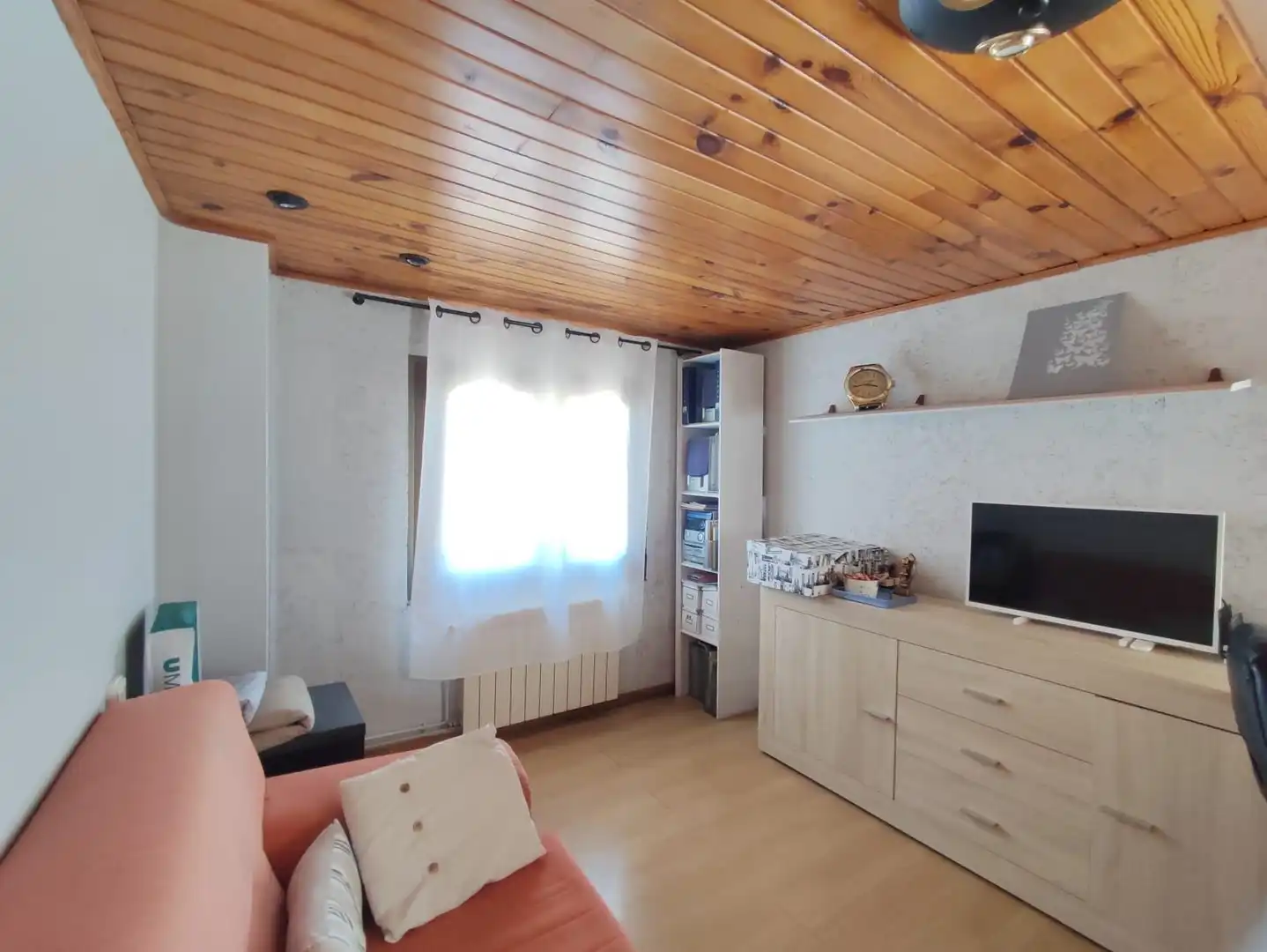 Sala de estar de Casa adosada en venta en Castellgalí con Aire acondicionado, Calefacción y Jardín privado