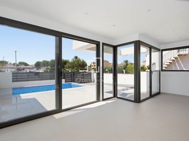 Villa con balcone in vendita a Requesens