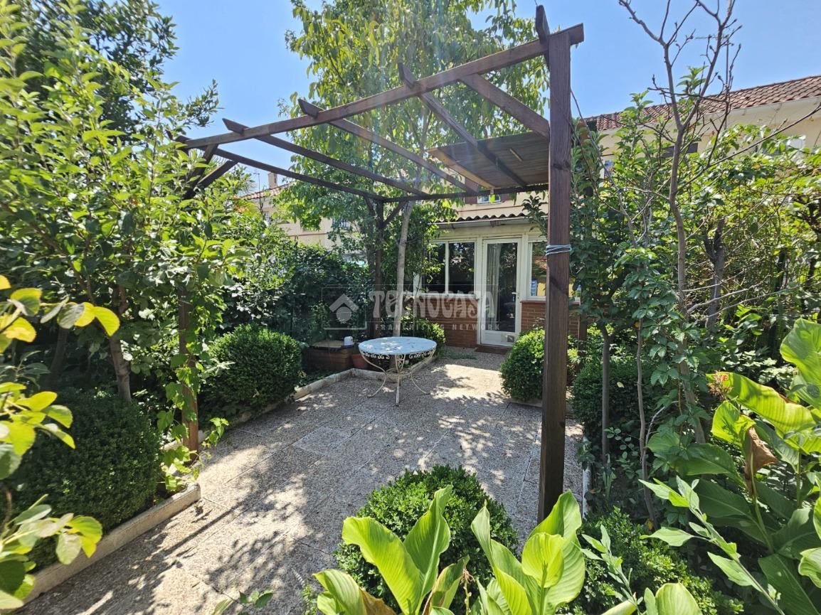 Garden of Single-family semi-detached for sale in  Madrid Capital  with Heating
