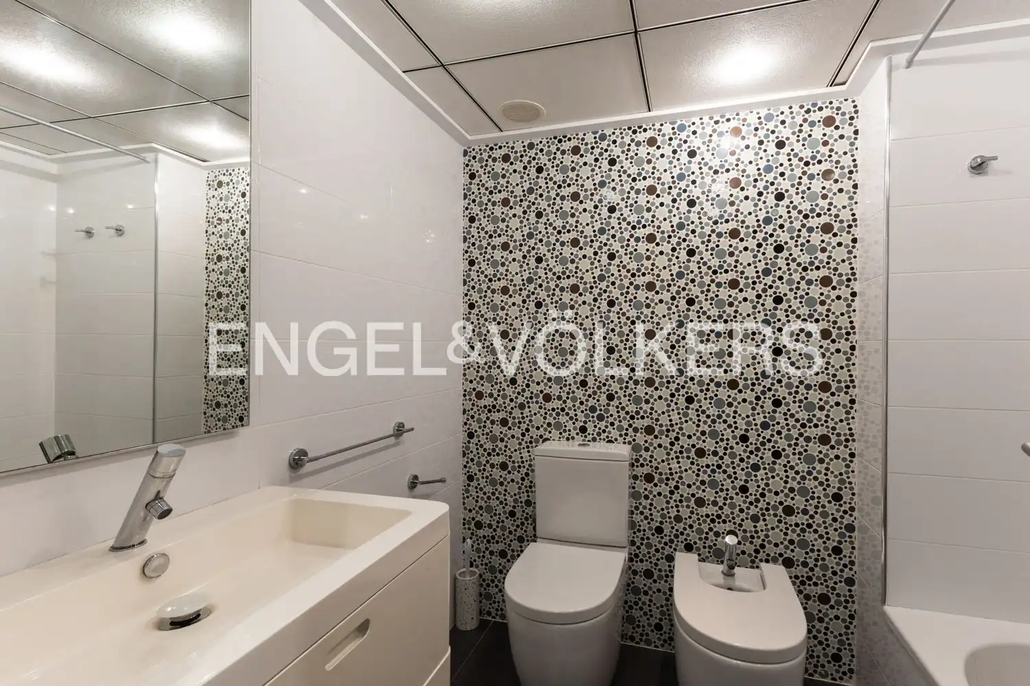 Bathroom of Flat for sale in Sueca  with Air Conditioner, Heating and Parquet flooring