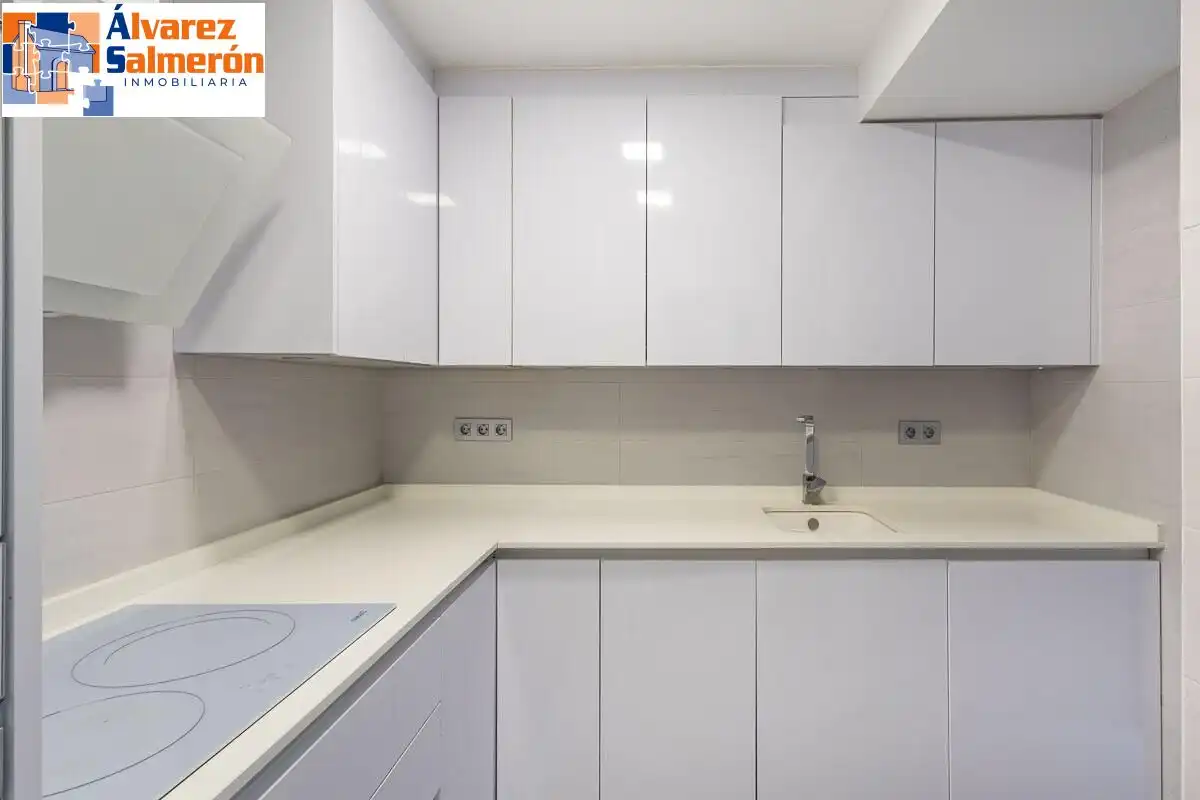 Cocina de Piso en venta en Granada con Calefacción y Trastero