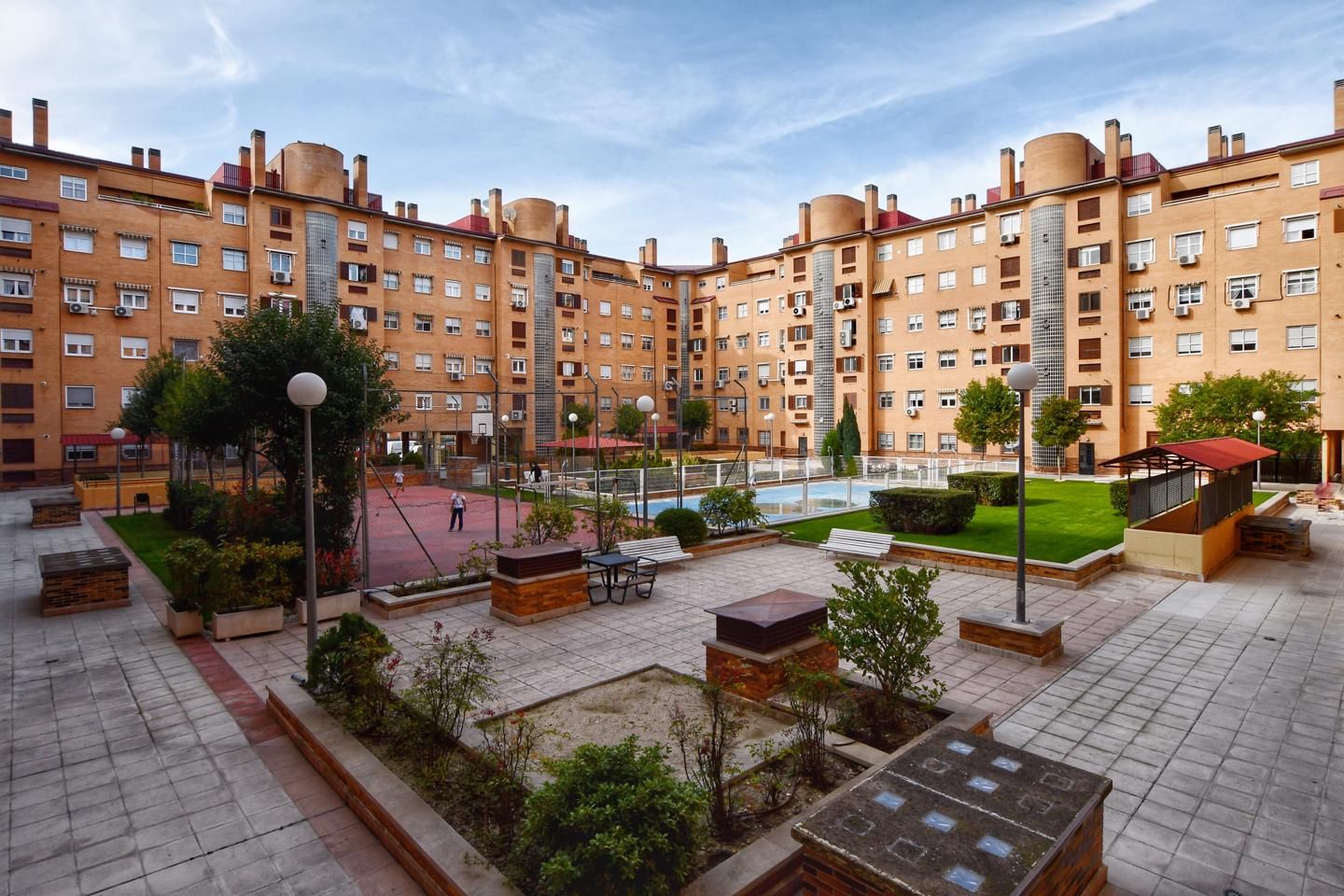 Vista exterior de Planta baixa en venda en  Madrid Capital amb Aire condicionat, Calefacció i Piscina
