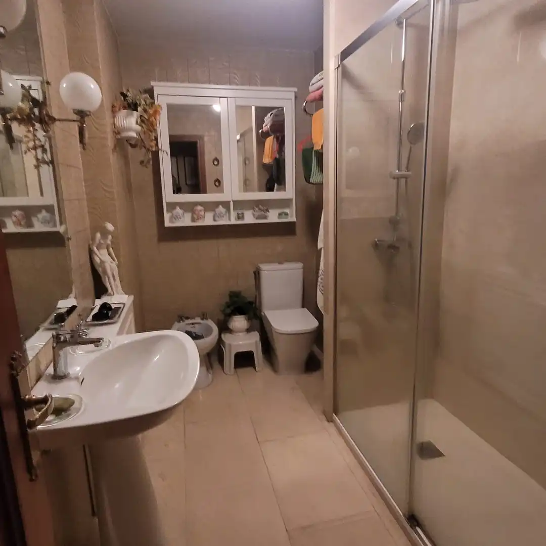 Bathroom of Duplexes for sale in Madrid  with Heating, Parquet flooring and Terrace
