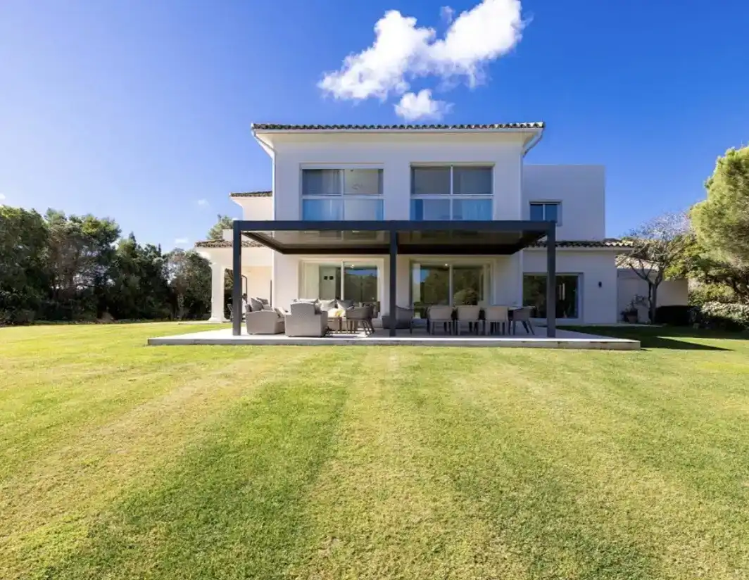 Vista exterior de Casa o chalet en venta en Sotogrande con Piscina