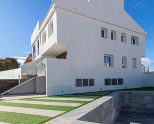 Vista exterior de Casa o xalet en venda en San Pedro del Pinatar amb Aire condicionat, Calefacció i Jardí privat