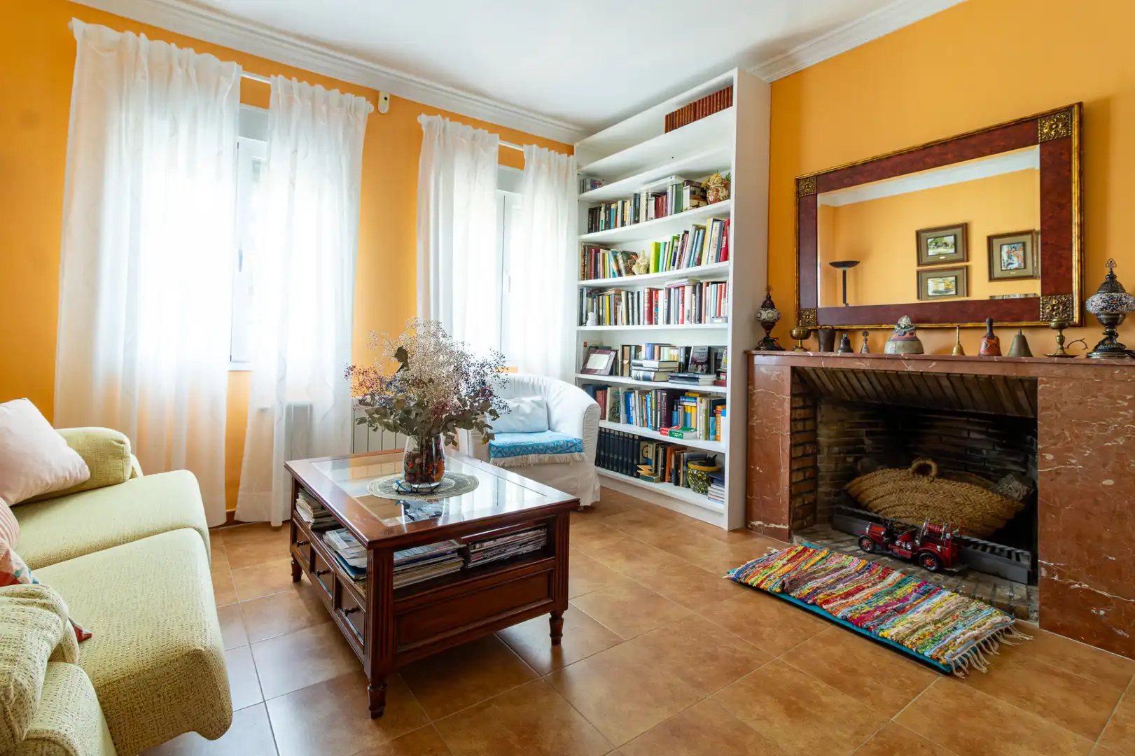 Sala de estar de Casa o chalet en venta en Bollullos de la Mitación con Aire acondicionado, Calefacción y Jardín privado