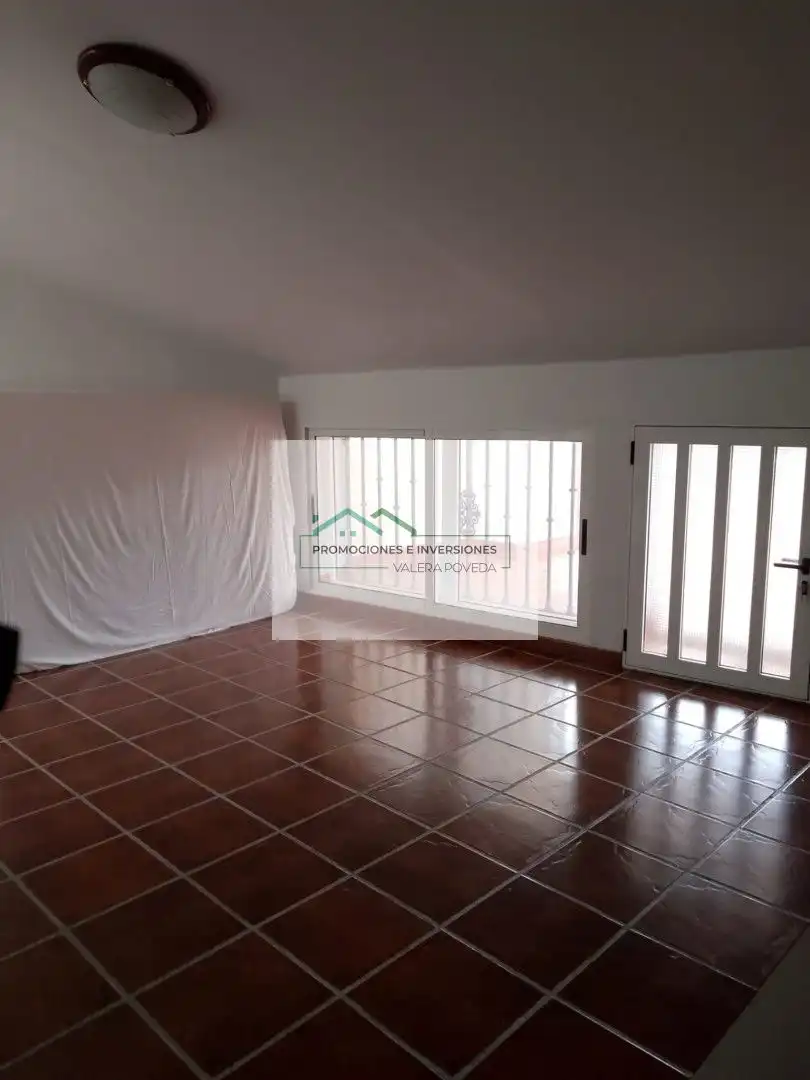 Sala d'estar de Casa o xalet en venda en Enguídanos amb Moblat