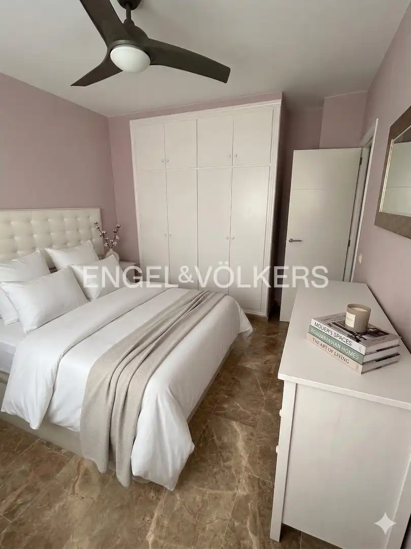 Habitación de Casa adosada en venta en Vilanova i la Geltrú con Aire acondicionado, Calefacción y Parquet