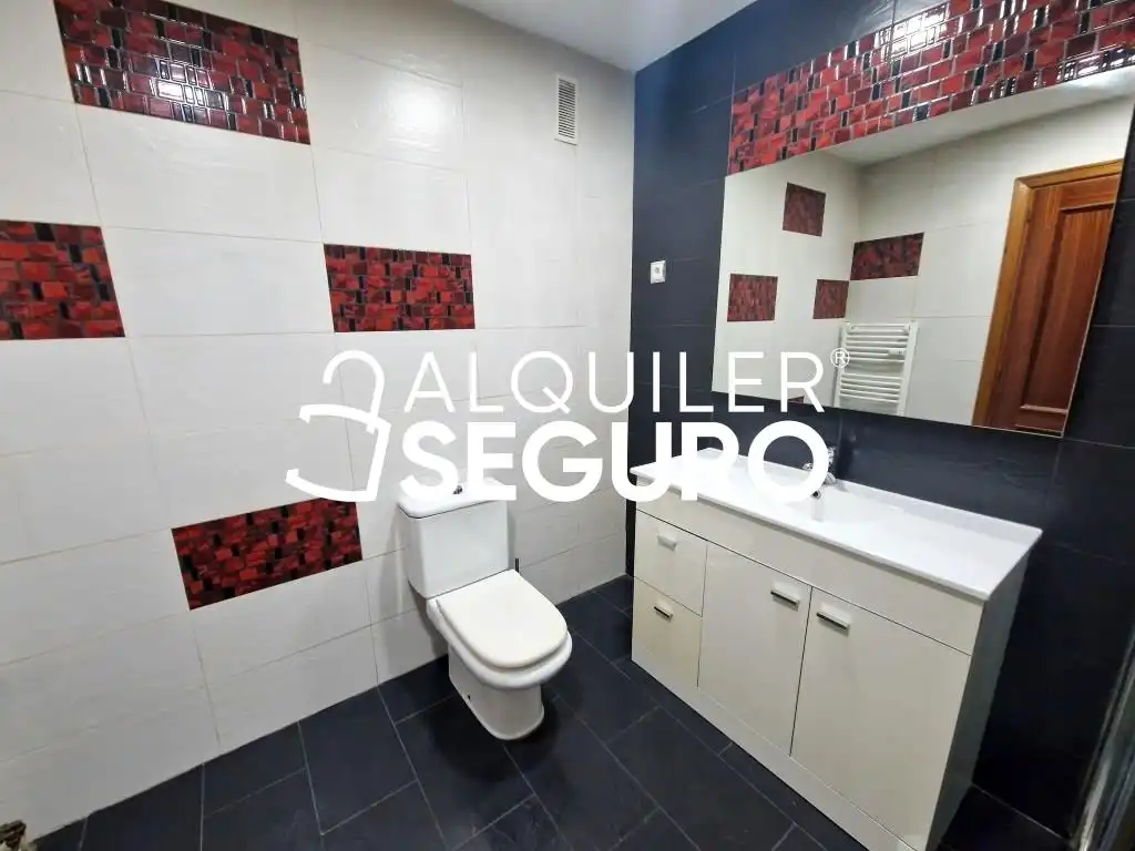 Baño de Piso de alquiler en Navalcarnero con Aire acondicionado, Calefacción y Terraza