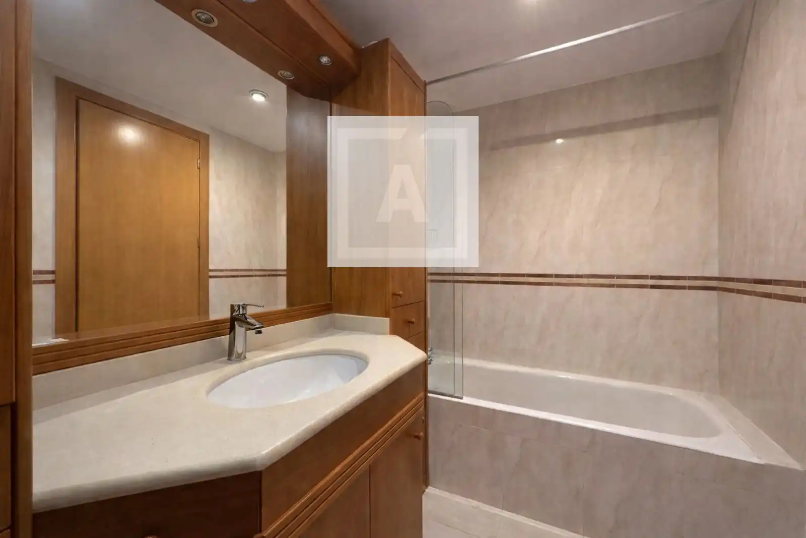 Baño de Piso en venta en Madrid con Aire acondicionado, Calefacción y Terraza