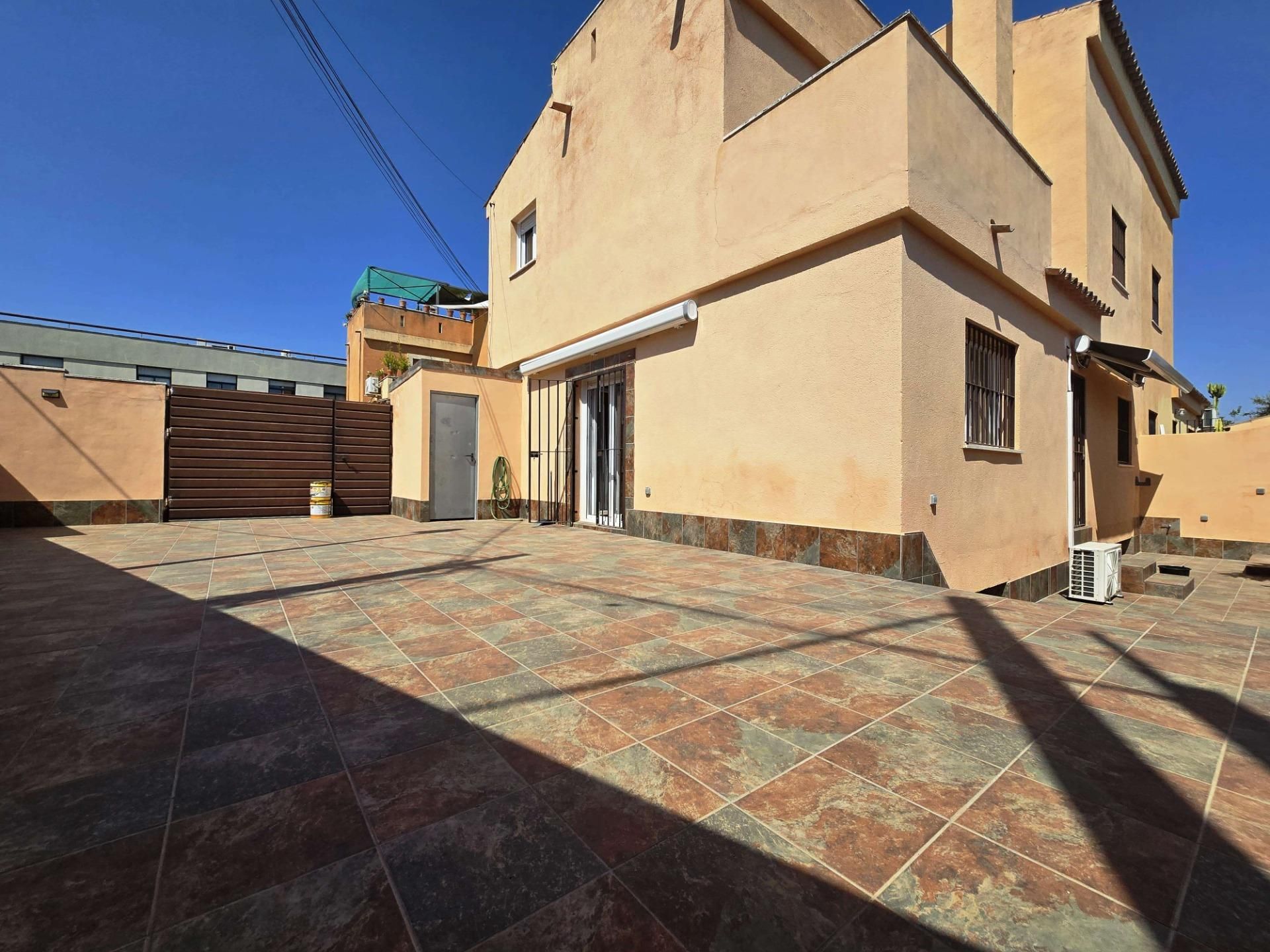 Exterior view of House or chalet for sale in Gines  with Air Conditioner and Terrace