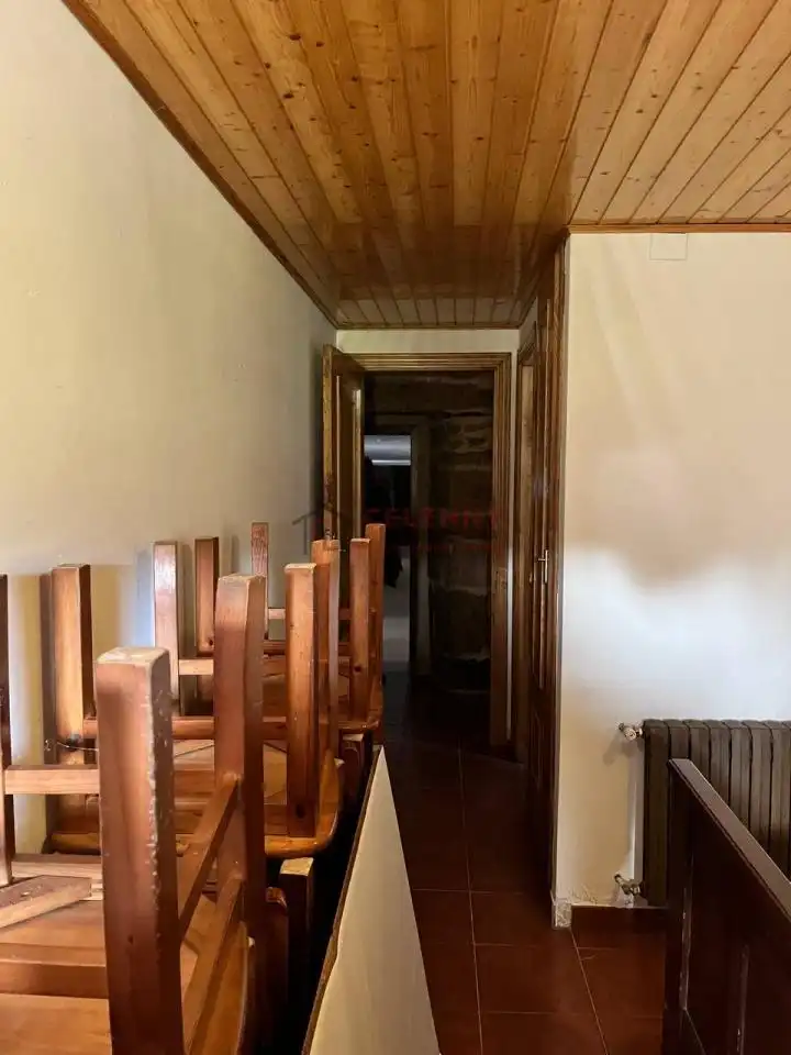 Local en venda en A Pobra de Trives  amb Aire condicionat i Moblat