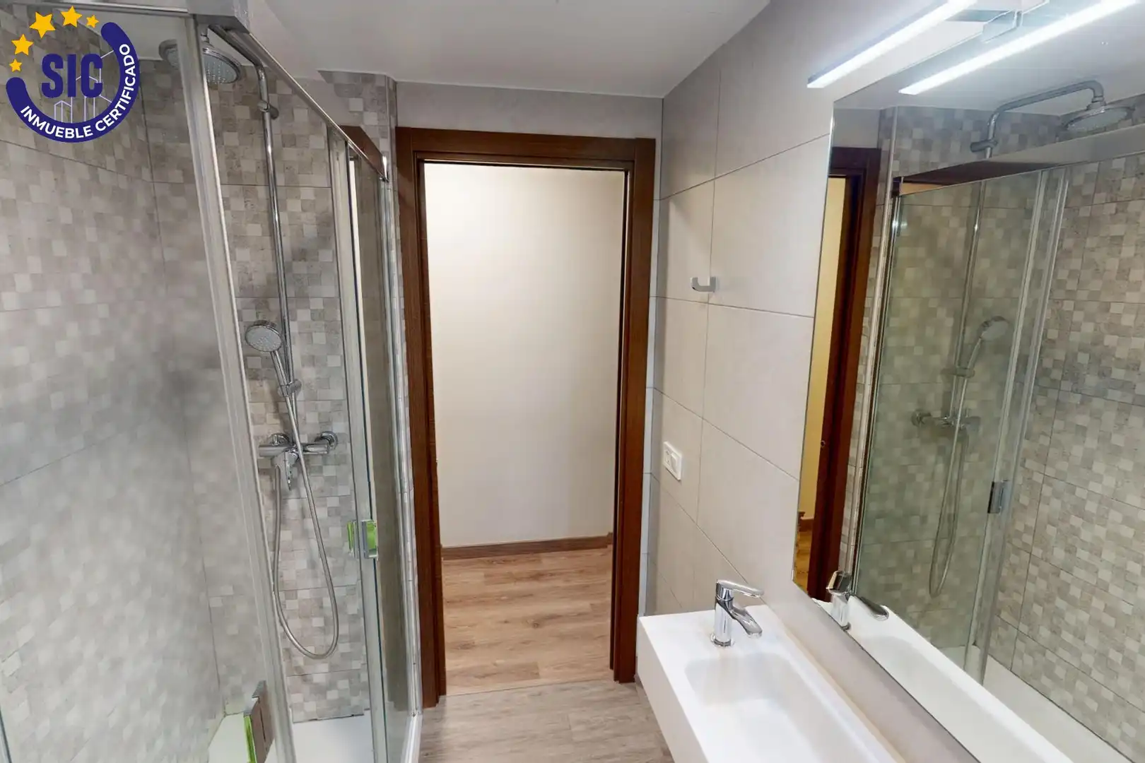 Bany de Pis en venda en Castellón de la Plana / Castelló de la Plana amb Terrassa i Balcó