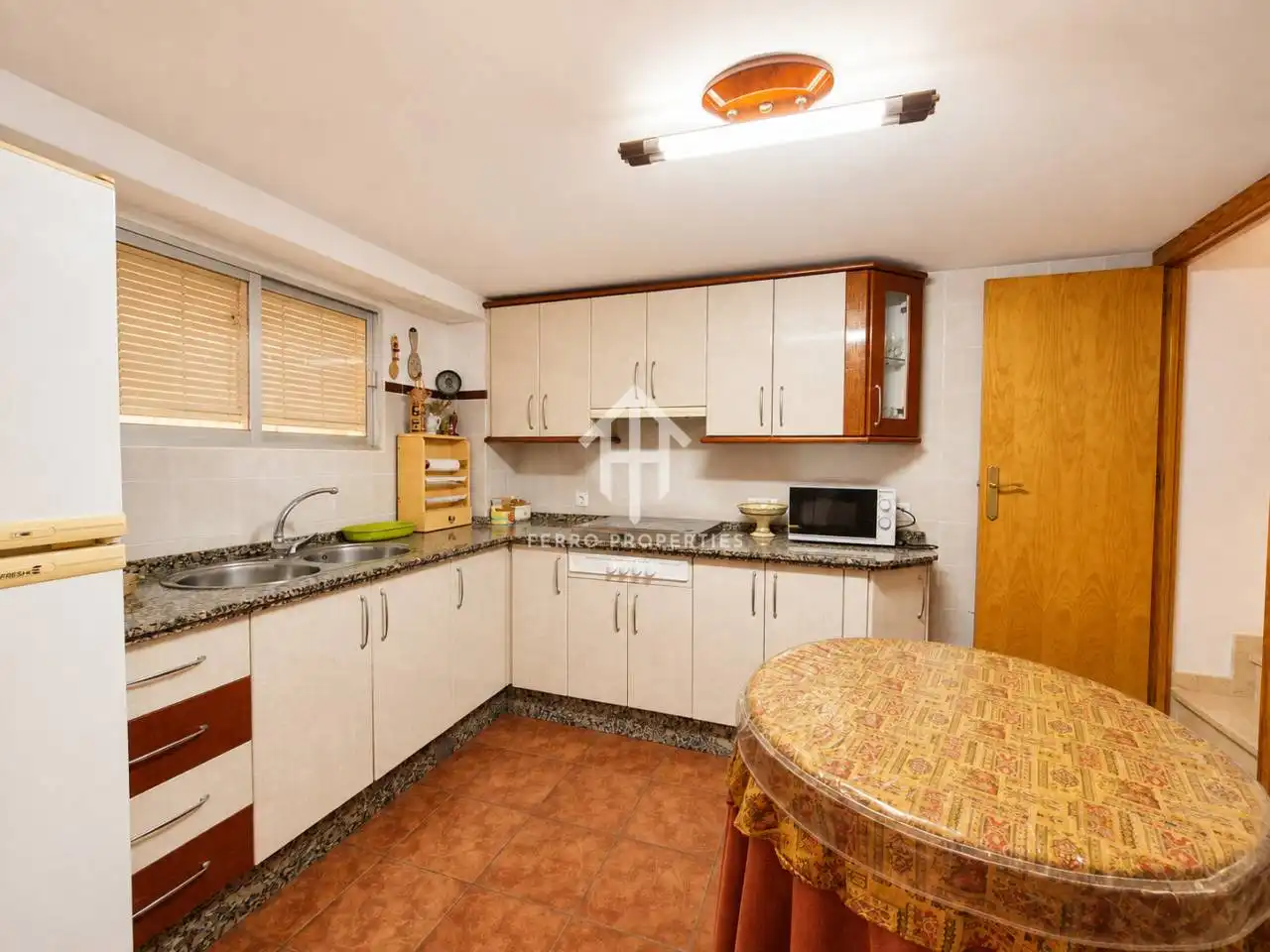 Cuina de Casa o xalet en venda en Priego de Córdoba amb Jardí privat, Terrassa i Moblat