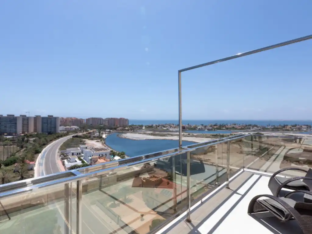 Terraza de Ático en venta en La Manga del Mar Menor con Piscina y Piscina comunitaria