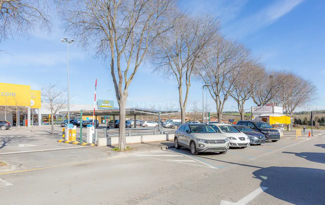 Aparcament de Casa o xalet en venda en Lliçà d'Amunt amb Calefacció, Jardí privat i Terrassa