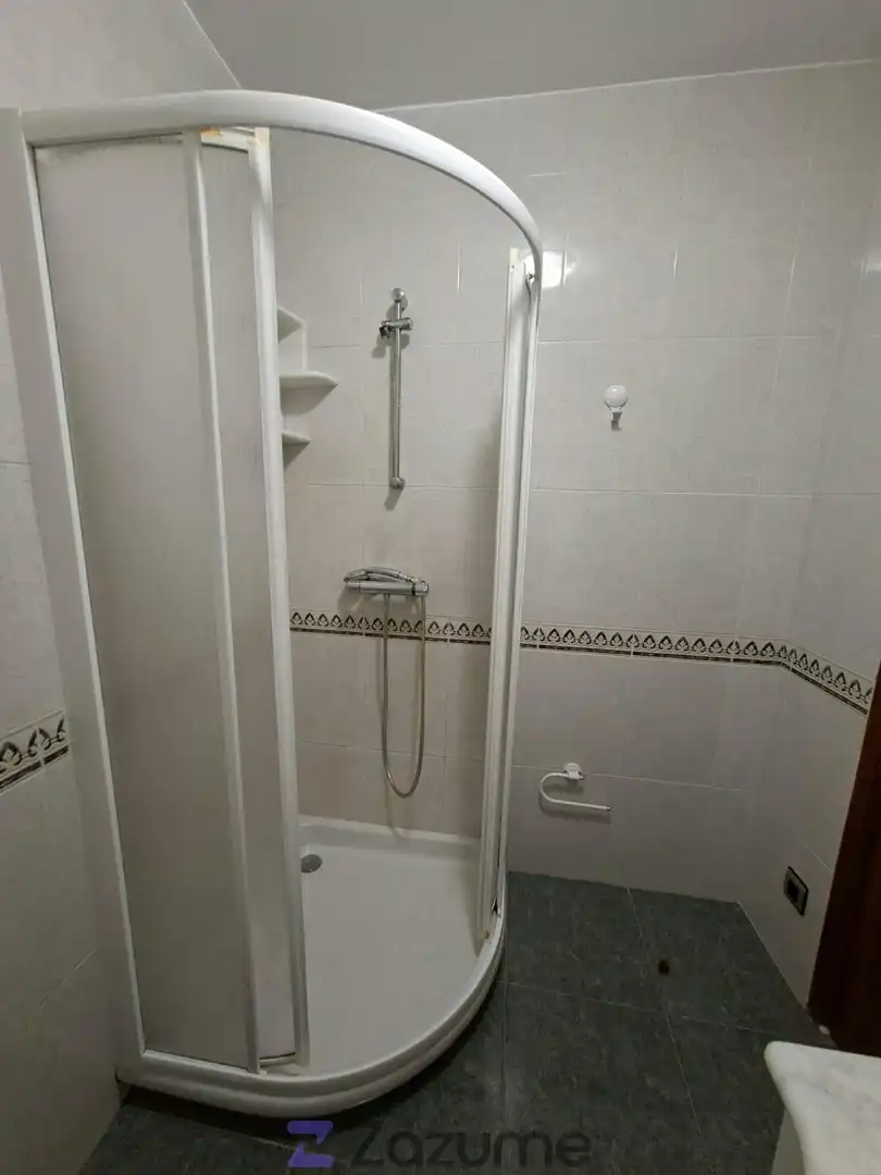 Bathroom of Flat for rent in Ponferrada  with Heating, Parquet flooring and Furnished