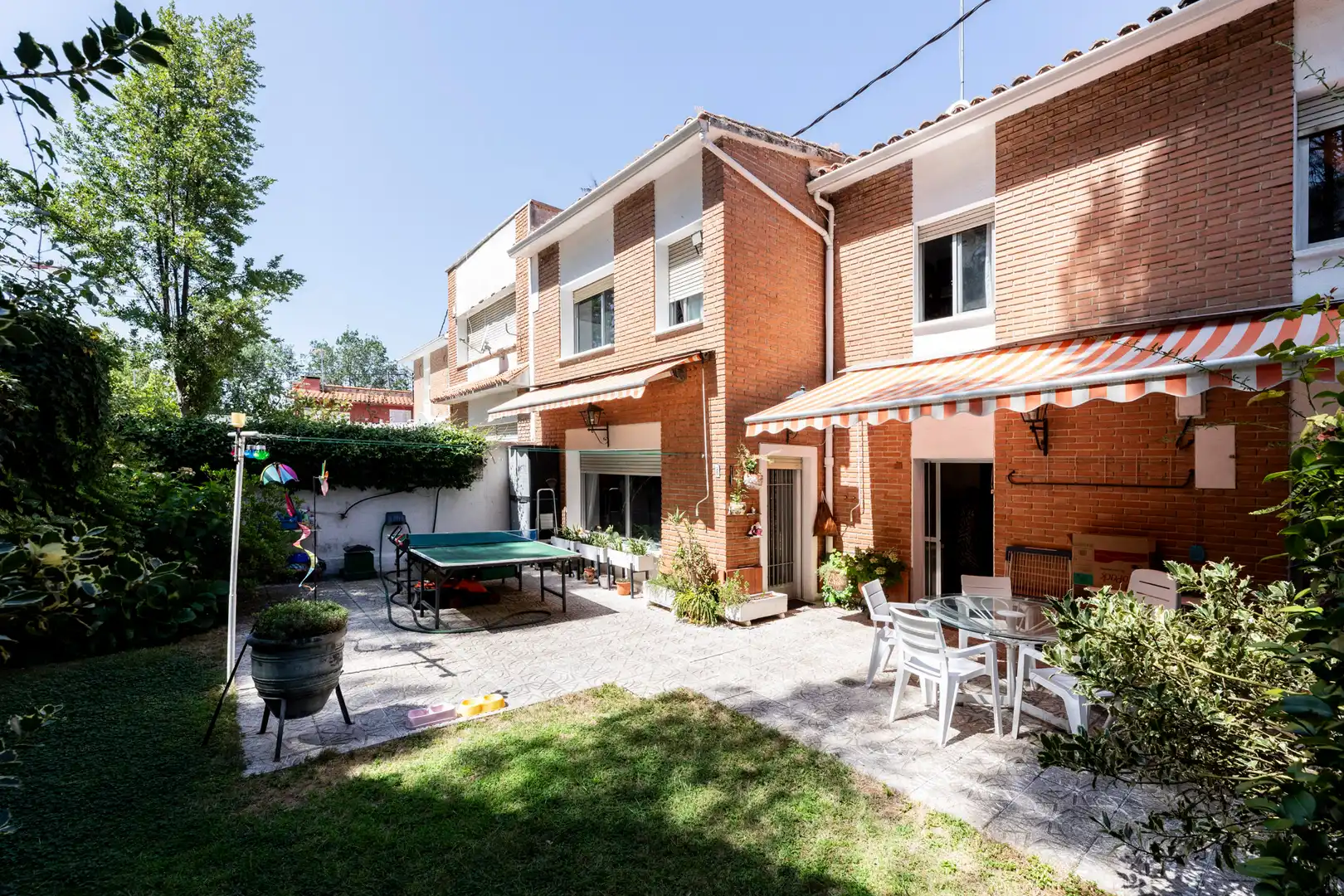 Jardín de Casa adosada en venta en Madrid con Calefacción, Jardín privado y Trastero
