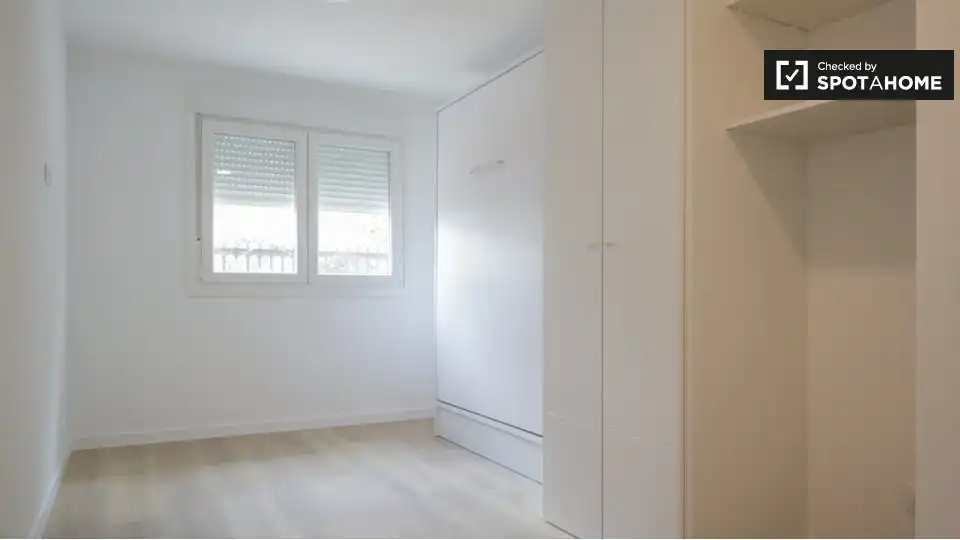 Bedroom of Flat for rent in Madrid  with Air Conditioner, Heating and Furnished
