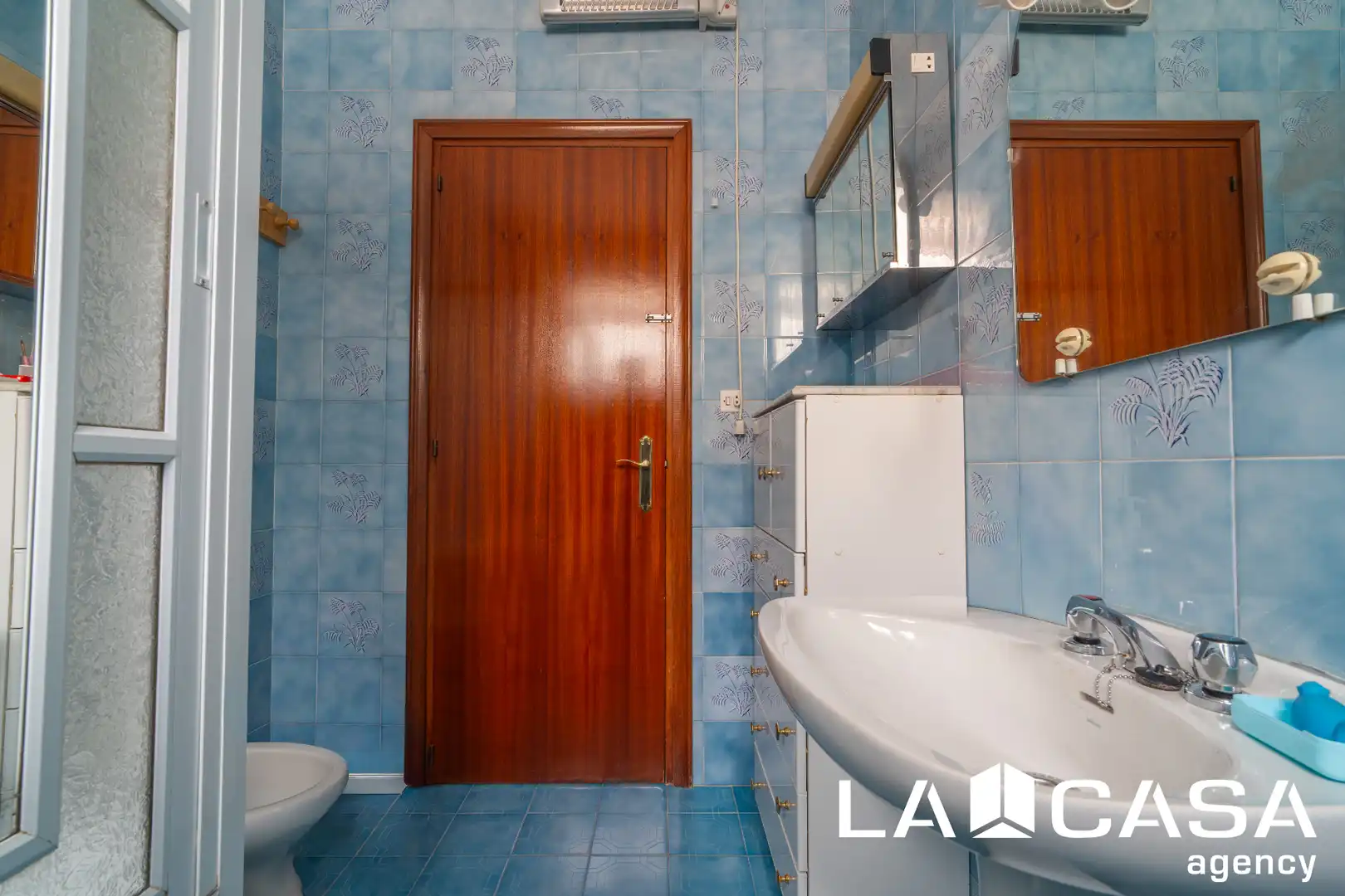 Bathroom of Houses for sale in Dos Hermanas  with Air Conditioner, Heating and Furnished