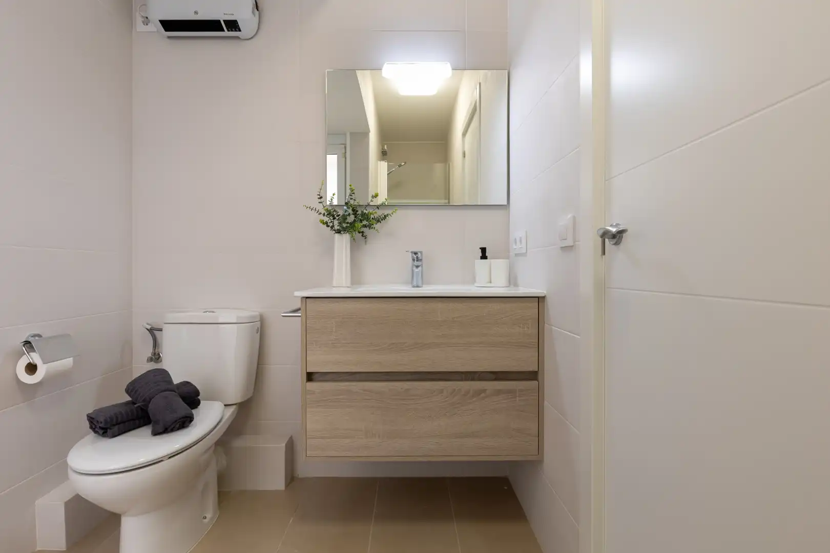 Bathroom of Flat for rent in Terrassa  with Heating, Parquet flooring and Terrace