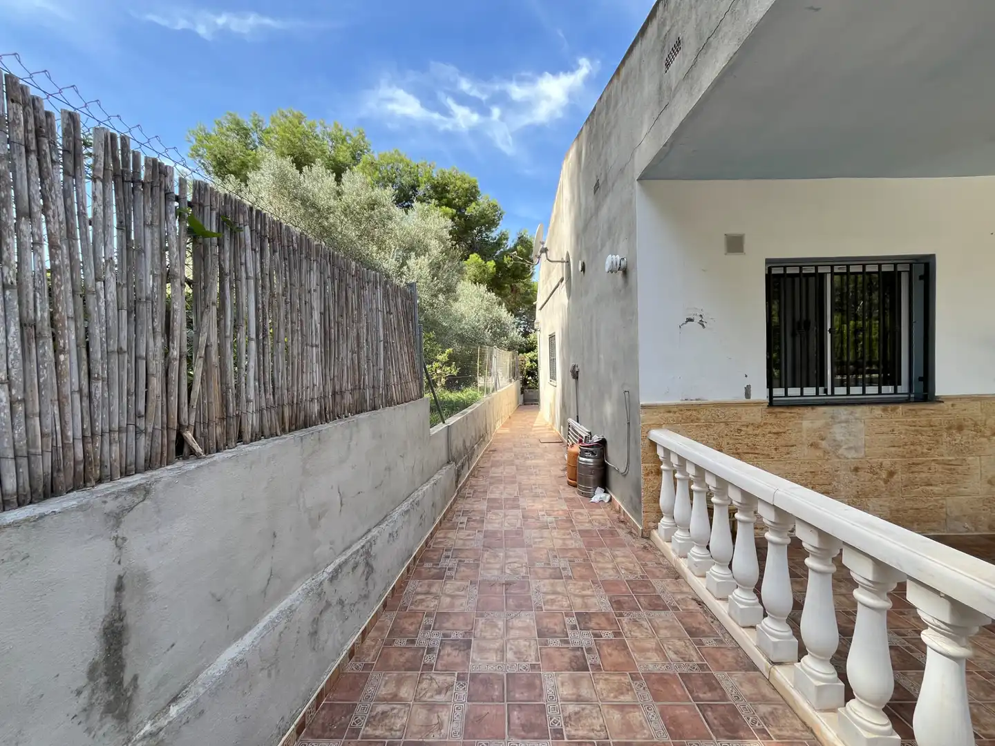 Vista exterior de Casa o xalet en venda en Sagunto / Sagunt amb Aire condicionat, Calefacció i Jardí privat