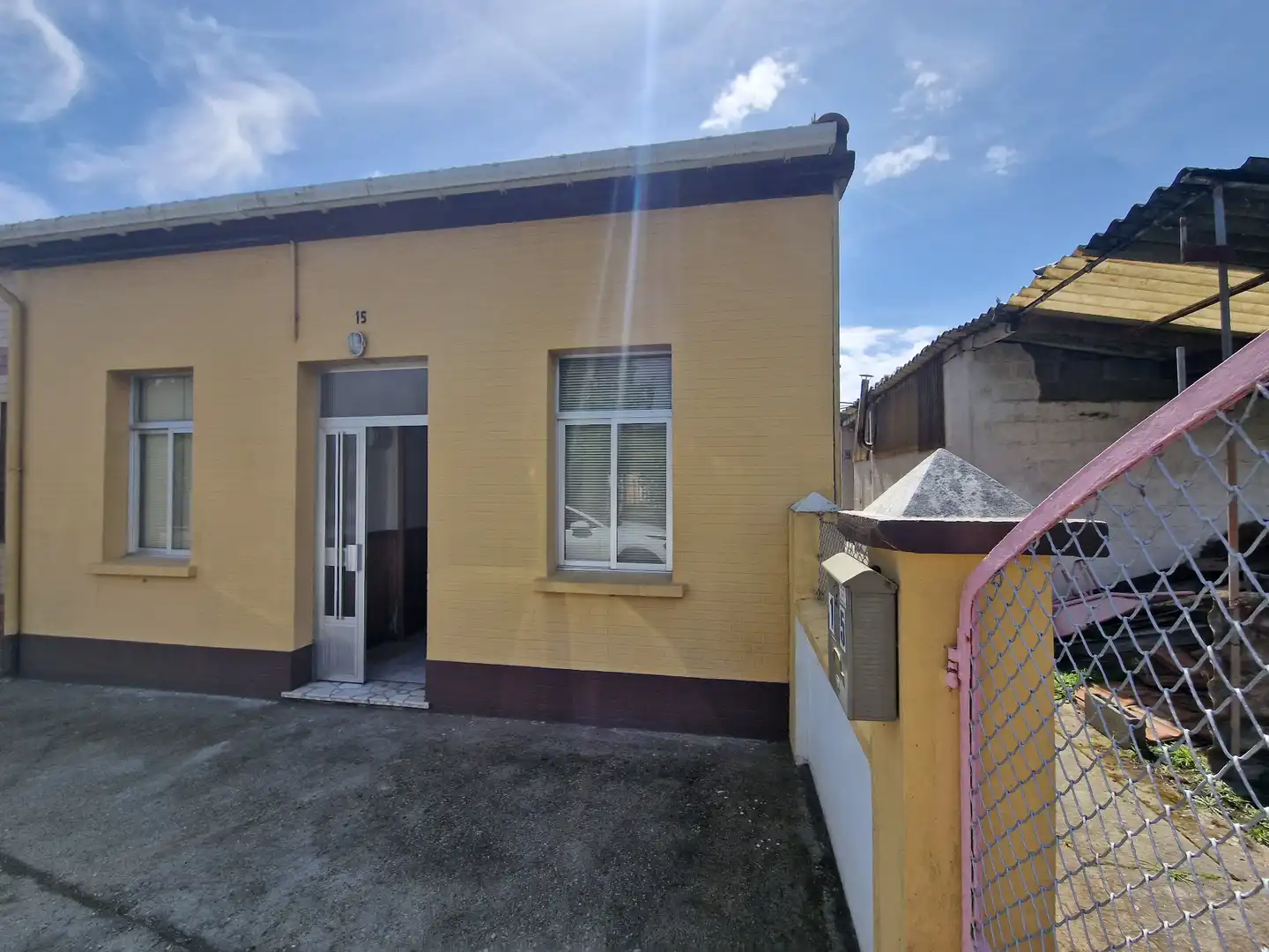 Vista exterior de Casa o xalet en venda en Narón amb Calefacció, Jardí privat i Traster