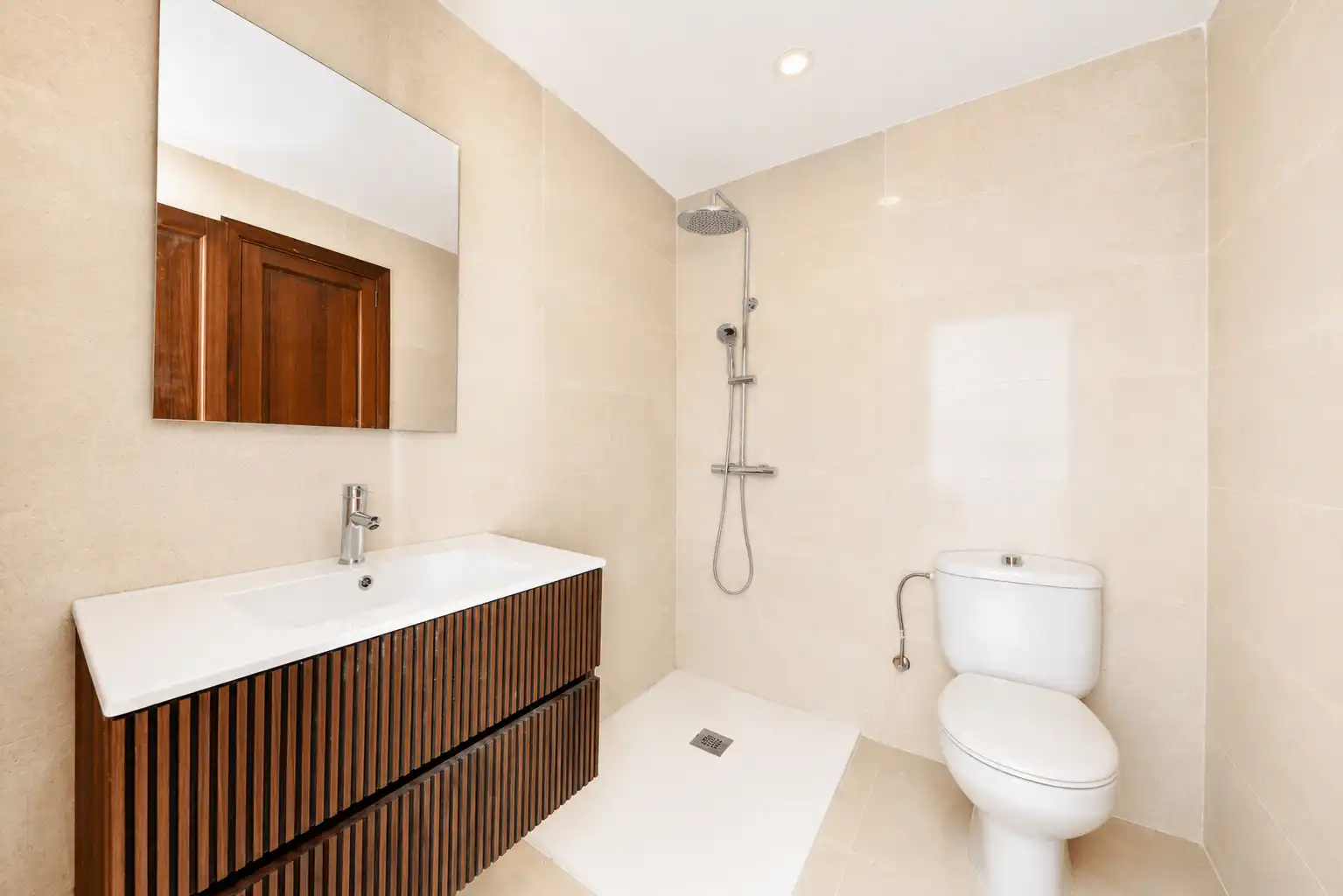 Bathroom of Apartments for rent in Manacor  with Air Conditioner and Balcony