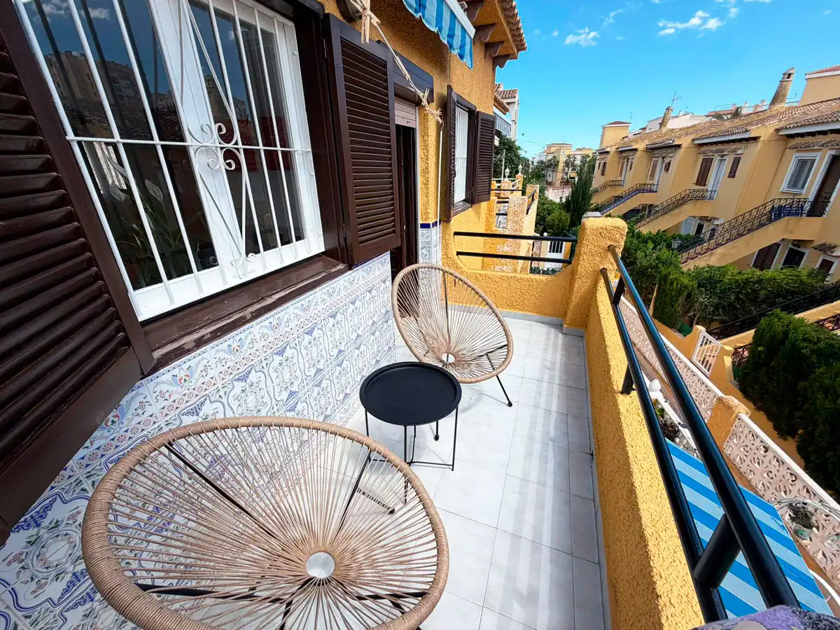 Terraza de Piso en venta en Torrevieja con Terraza, Amueblado y Horno