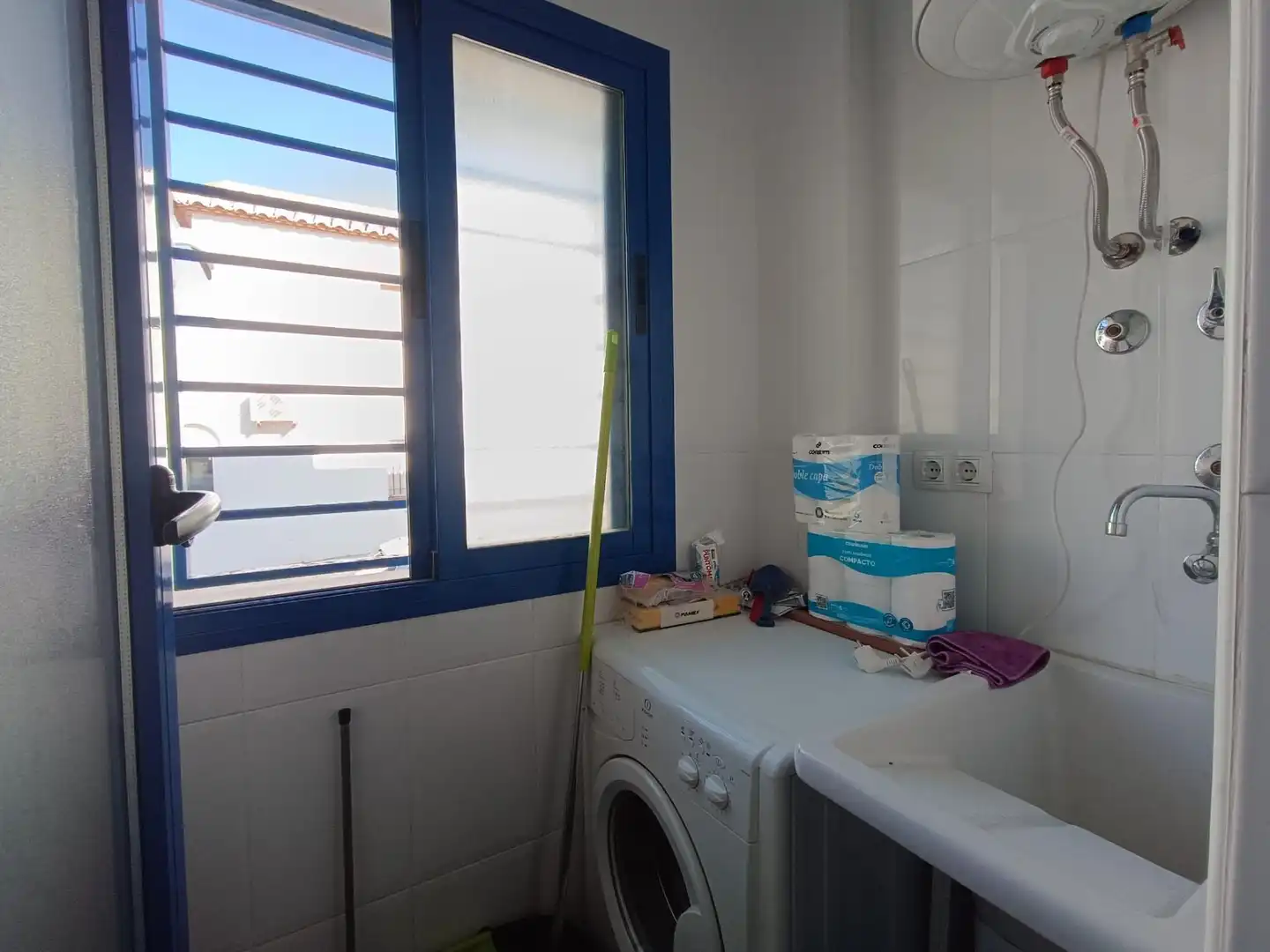 Bathroom of Flat for rent in Balanegra  with Air Conditioner, Heating and Furnished