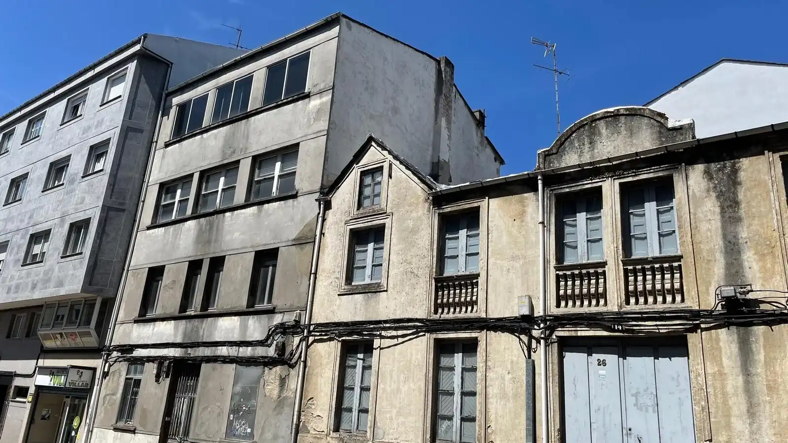 Vista exterior de Edificio en venta en Lugo