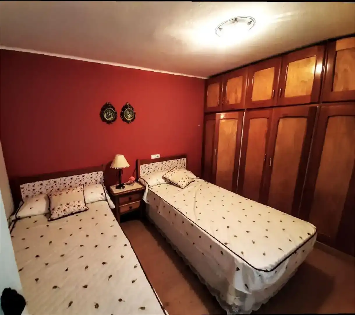 Habitación de Planta baja en venta en Valverde del Fresno con Aire acondicionado, Trastero y Amueblado
