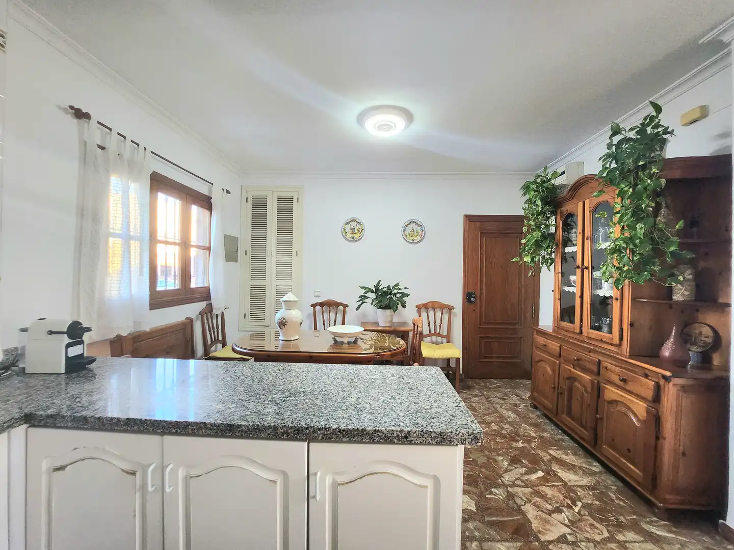 Cocina de Casa o chalet en venta en Alcalá de Guadaira con Aire acondicionado, Calefacción y Jardín privado