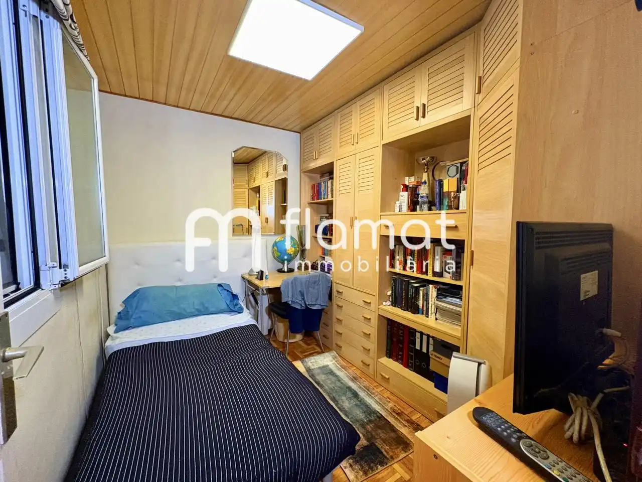 Schlafzimmer von Maisonette zum Verkauf in Barcelona mit Klimaanlage und Terrasse