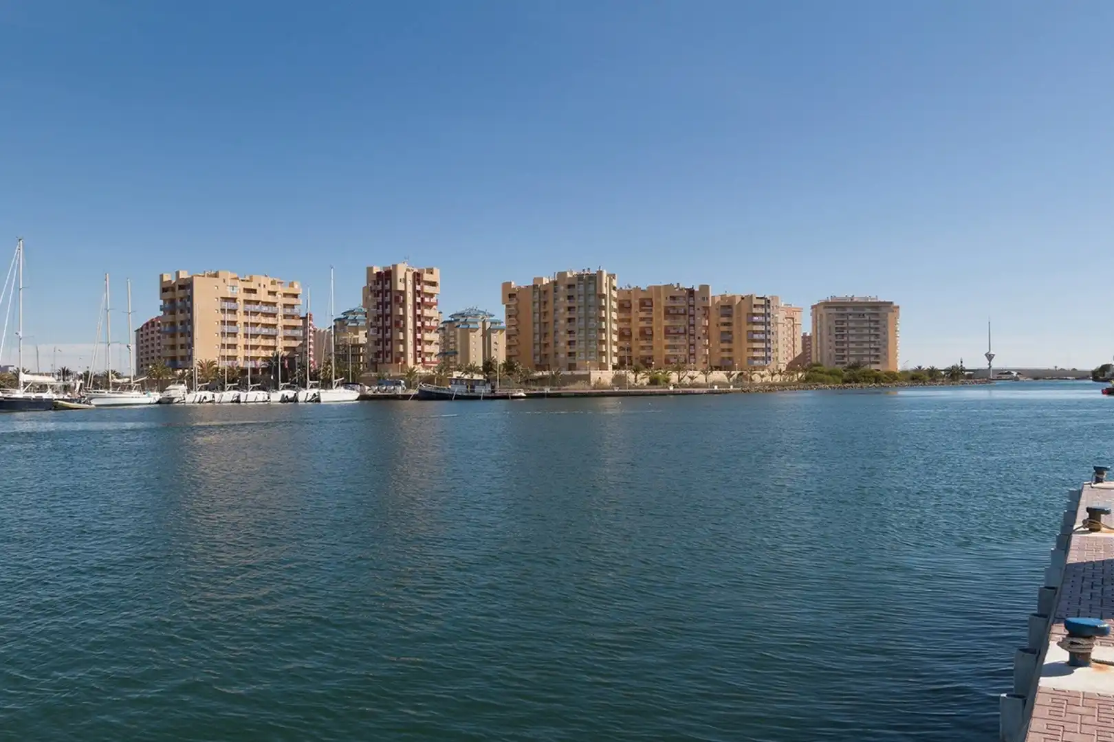 Vista exterior de Piso en venta en La Manga del Mar Menor con Aire acondicionado, Calefacción y Jardín privado
