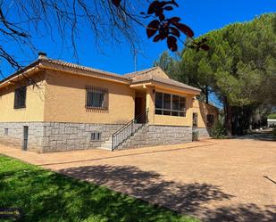 Exterior view of House or chalet for sale in Lozoyuela-Navas-Sieteiglesias  with Private garden, Storage room and Community pool