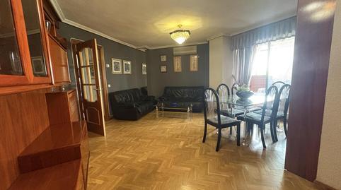 Foto 5 de Piso de alquiler en De Villalobos, Palomeras Sureste, Madrid