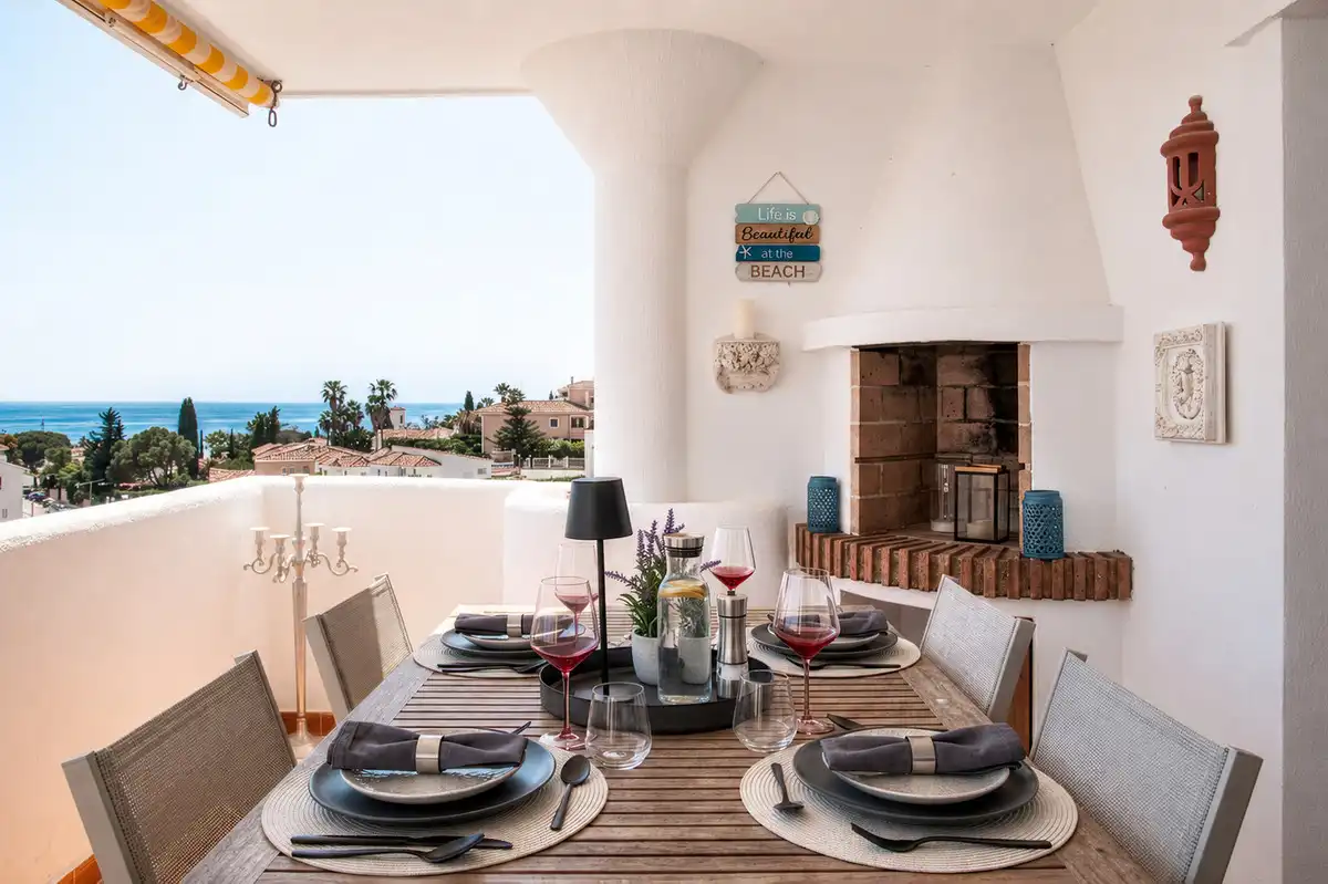 Apartamento con piscina en venta en Calahonda
